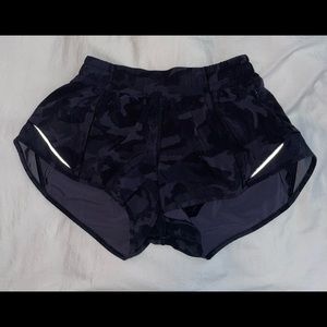 Lululemon Hotty Hot shorts Black Camo 2in inseam size 4